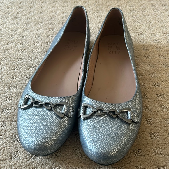 Naturalizer silver leather Maxwell bit ballet flat - Picture 1 of 6